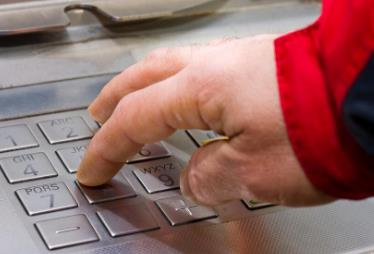 二维码收款与POS机刷卡,他们哪里不一样?配图 二维码收款与POS机刷卡,他们哪里不一样?配图