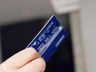 信用卡透支了，利息还不上怎么办？配图