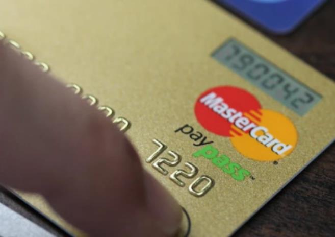 信用卡和POS机的收费标准有哪些？如何避免信用卡和POS机带来的风险？配图